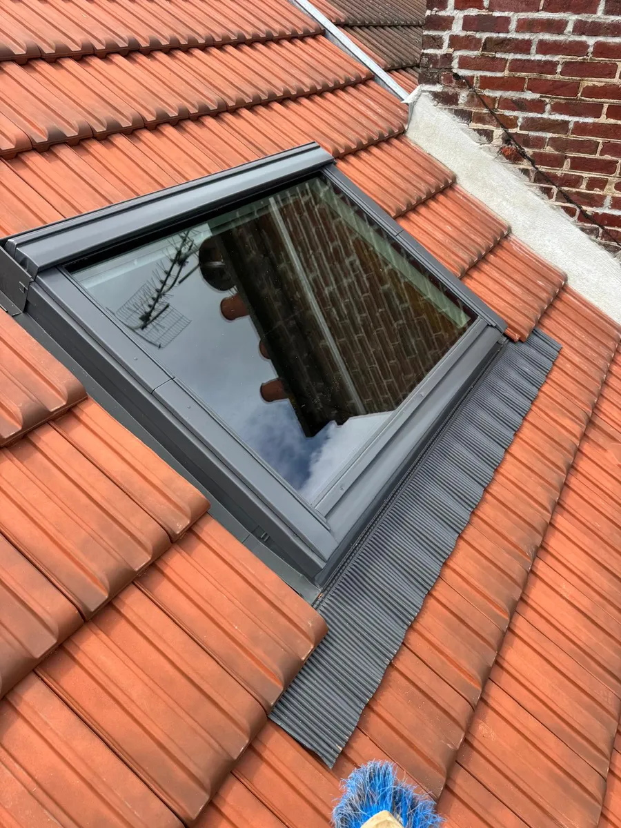 Pose de fenêtre de toit sur couverture en tuiles à Argenteuil